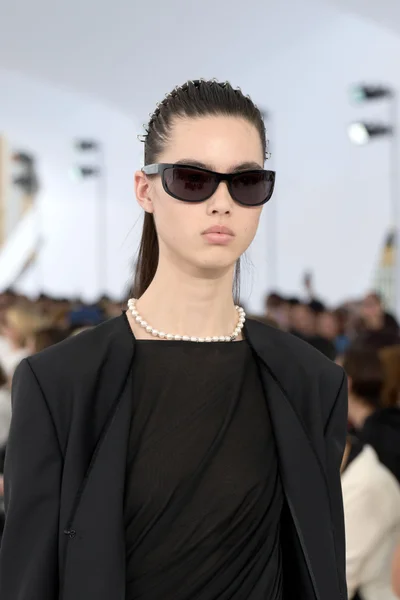 Look 100